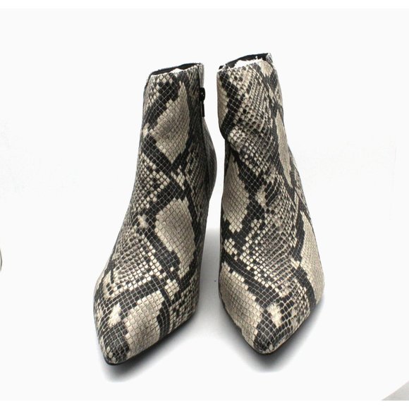 Journee Collection Women's Isobel Booties - Picture 3 of 8